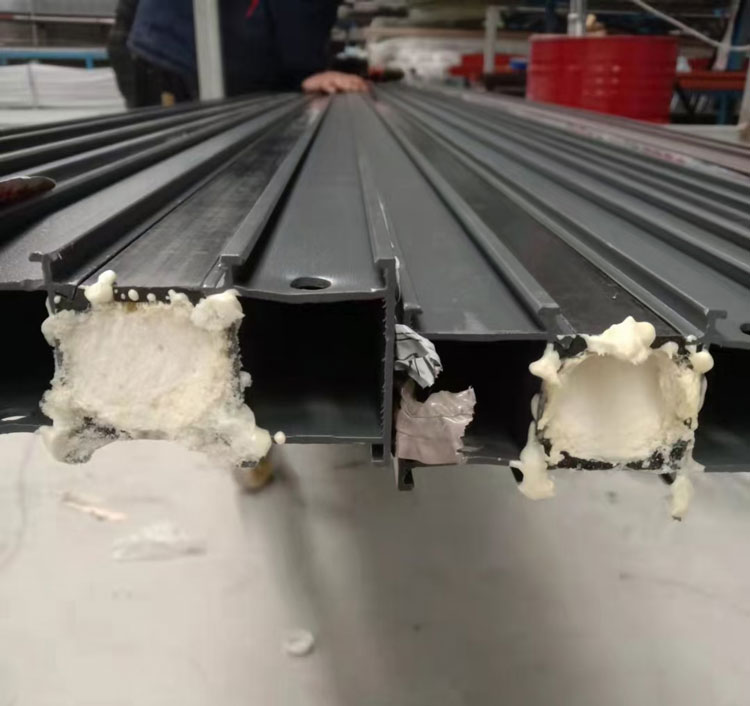 斷橋鋁型材空腔里的發泡