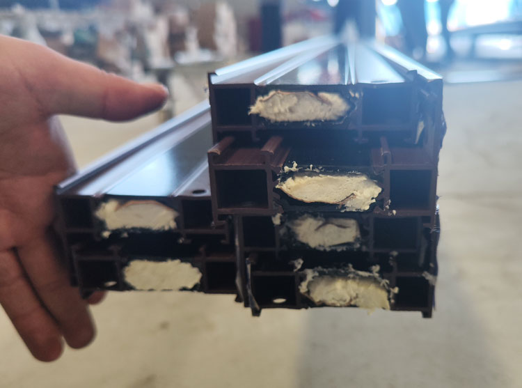 斷橋鋁型材空腔里的發泡