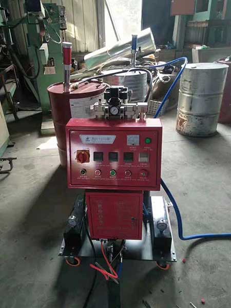 D型水箱澆注聚氨酯發泡設備