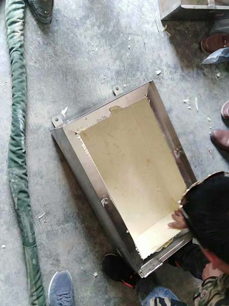 聚氨酯發泡機箱體發泡施工